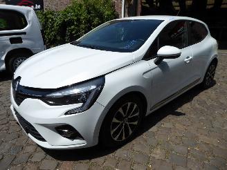 damaged passenger cars Renault Clio Business Edition E Tech Hybrid 2021/1