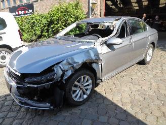Schadeauto Volkswagen Passat Business 2021/12