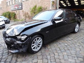 krockskadad bil auto BMW 3-serie 320 e 2023/6