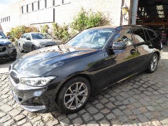 krockskadad bil auto BMW 3-serie 318 D Touring 2022/10