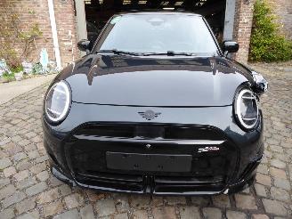 Mini Cooper SE BEV John Cooper Works picture 3