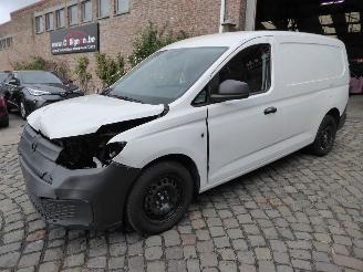 krockskadad bil auto Volkswagen Caddy Maxi 2024/2