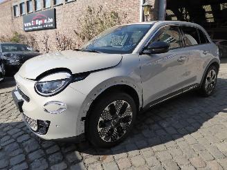 krockskadad bil auto Fiat 600 Hybrid La Prima 2025/10