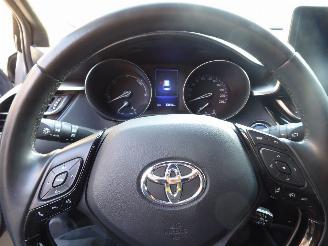 Toyota CH-R Hybrid picture 18