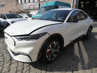 damaged passenger cars Ford Mustang Mach-e Mach-E Premium 2024/4