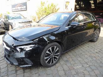 krockskadad bil auto Mercedes A-klasse 250 e Advanced 2022/12