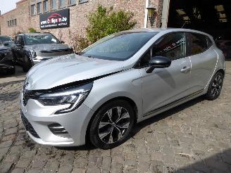 Auto incidentate Renault Clio V Evolution 2023/3