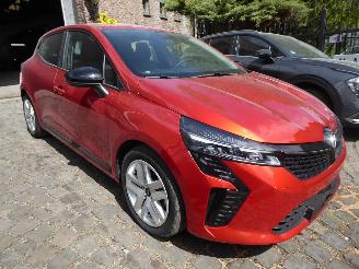 Renault Clio Evolution E Tech picture 3