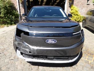 Ford Explorer Premium RWD picture 2