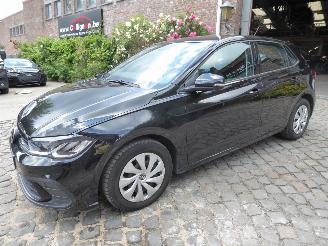 krockskadad bil auto Volkswagen Polo Life 2022/2