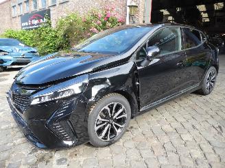 krockskadad bil auto Renault Clio Techno 2025/10