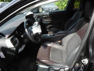 Toyota CH-R Hybrid picture 8