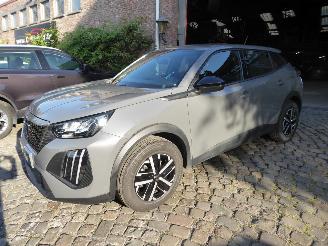 skadebil auto Peugeot 2008 Hybrid Active 2024/6