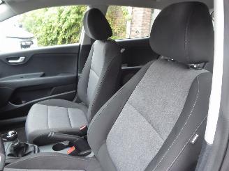 Kia Stonic Pure picture 9