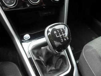 Volkswagen T-Roc Life picture 17