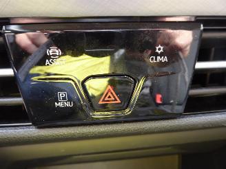 Volkswagen Golf Lim. Life eTSI picture 24