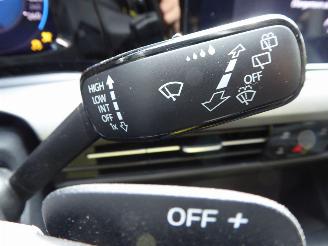 Volkswagen Golf Lim. Life eTSI picture 22