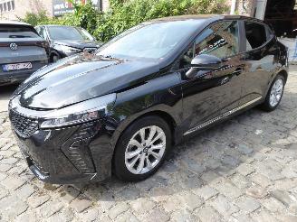 uszkodzony samochody osobowe Renault Clio V Evolution 2025/1