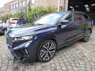 Damaged car Renault Espace VI Iconic E-Tech Hybrid 2025/9