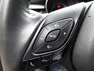 Toyota CH-R Hybrid Lounge picture 18