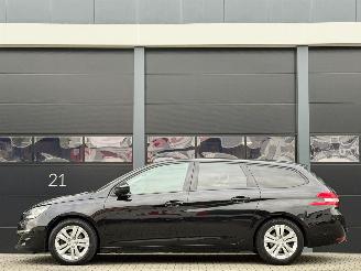 Peugeot 308 1.6 BlueHDI Blue Lease Executive Pack picture 2