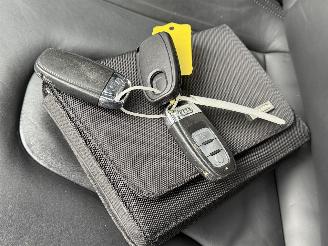 Audi A4 Avant 2.0 TDI S-Line Leer Clima PDC picture 13