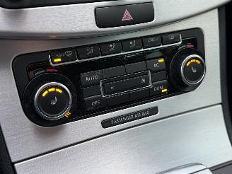 Volkswagen Passat 1.6 TDI Highline Leer Navi Clima PDC picture 12