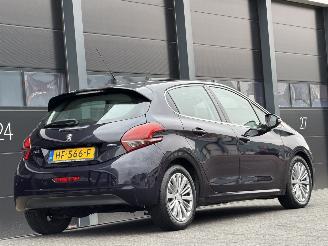 Peugeot 208 1.6 BlueHDi Executive Pano Camera Clima picture 4