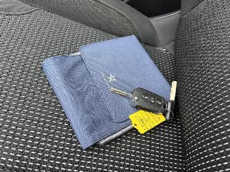 Peugeot 208 1.6 BlueHDi Executive Pano Camera Clima picture 13