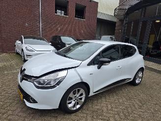 skadebil auto Renault Clio 0.9 TCe 2015/12