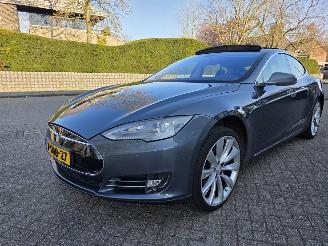 damaged passenger cars Tesla Model S 85 Performance Free Supercharging 7-PERS 2014/3