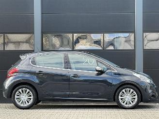 Peugeot 208 1.6 BlueHDi Allure JBL Clima Navi EURO-6 picture 3