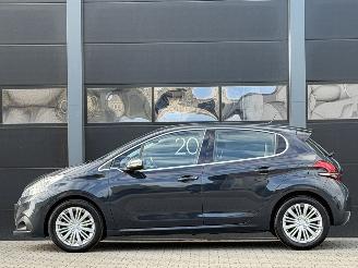 Peugeot 208 1.6 BlueHDi Allure JBL Clima Navi EURO-6 picture 6