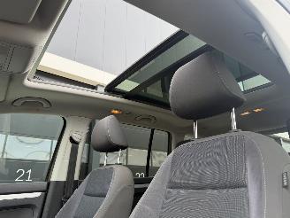 Volkswagen Touran 1.6 TDI STYLE Pano Camera 7-PERS picture 16