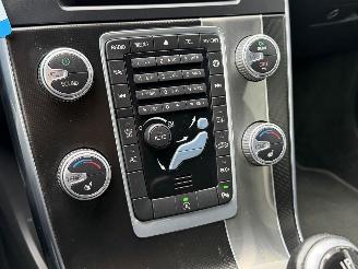 Volvo V-60 2.0 D3 R-Design Navi Clima PDC EURO-6 picture 11