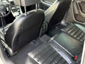 Volkswagen Passat 1.6 TDI Highline Leer Navi Clima PDC picture 9