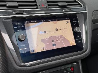 Volkswagen Tiguan 2.0 TDI R-Line Head-Up Camera Pano Clima picture 13