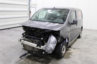 Coche siniestrado Peugeot Partner  2020/6