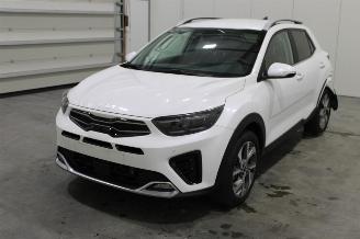 damaged passenger cars Kia Stonic  2024/1
