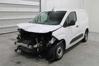 damaged passenger cars Peugeot Partner  2023/10