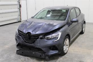 damaged passenger cars Renault Clio  2021/4