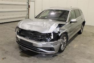 krockskadad bil auto Volkswagen Passat  2021/3
