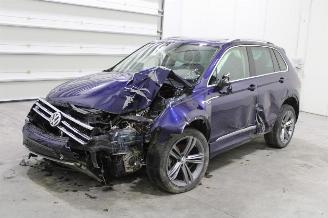 krockskadad bil auto Volkswagen Tiguan  2017/12