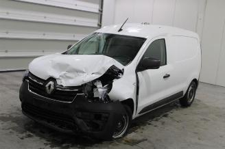 krockskadad bil auto Renault Express  2023/5