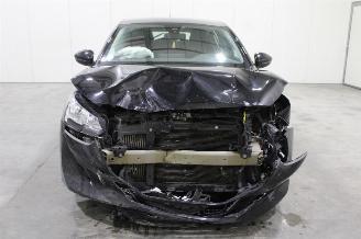 Peugeot 208  picture 6