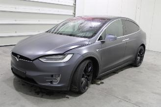 Unfallwagen Tesla Model X  2018/6