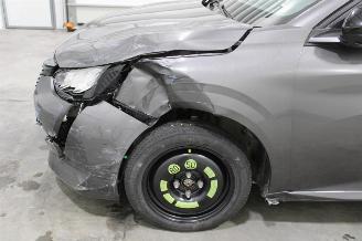 Peugeot 208  picture 5