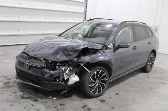 damaged passenger cars Volkswagen Golf  2024/3