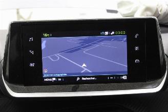 Peugeot 208  picture 13