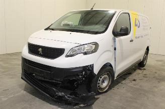 krockskadad bil auto Peugeot Expert  2023/9